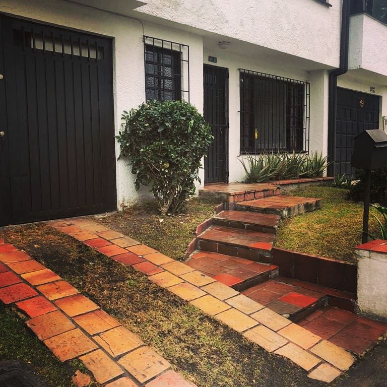 Casa en arriendo Cundinamarca Bogotá Quinta Paredes 350 m2 Habitaciones 6 Baños 6 Garajes 1 Precio $6800000