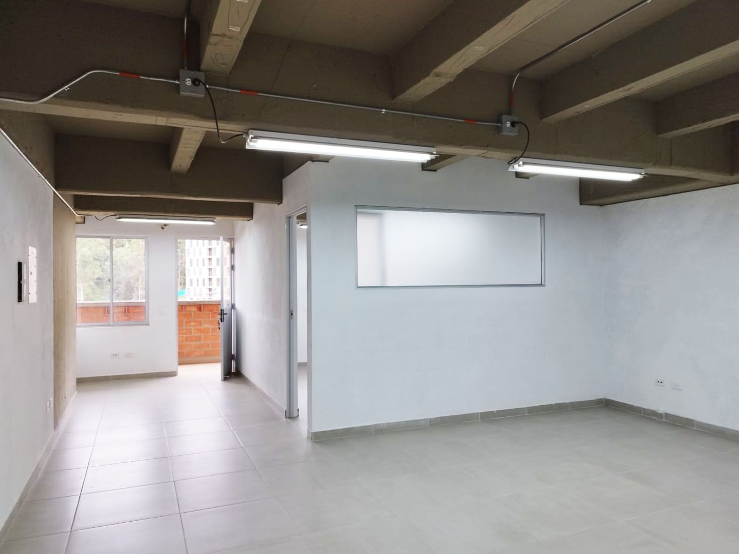 Oficina en arriendo o venta Antioquia Rionegro El Porvenir 176 m2 Habitaciones 0 Baños 10 Garajes 4 Precio venta $680000000 Precio arriendo $6000000