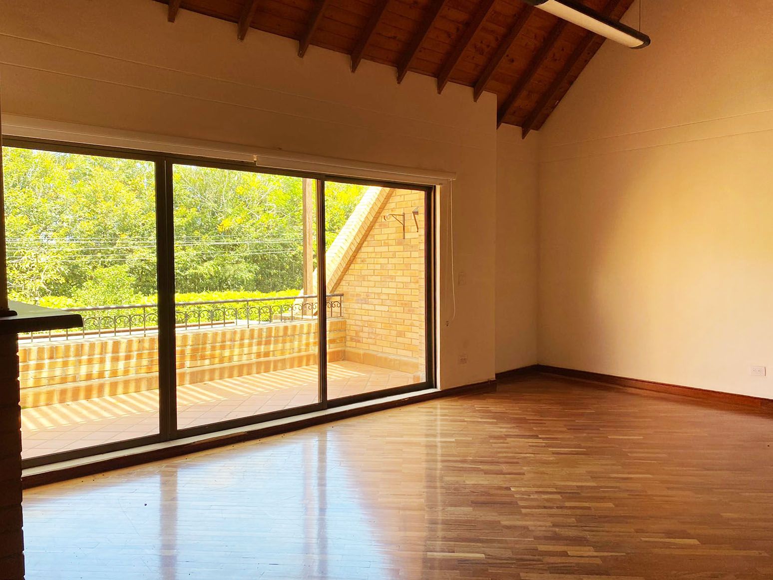Casa en arriendo o venta Antioquia Rionegro Rionegro 320 m2 Habitaciones 4 Baños 5 Garajes 3 Precio venta $2950000000 Precio arriendo $14500000