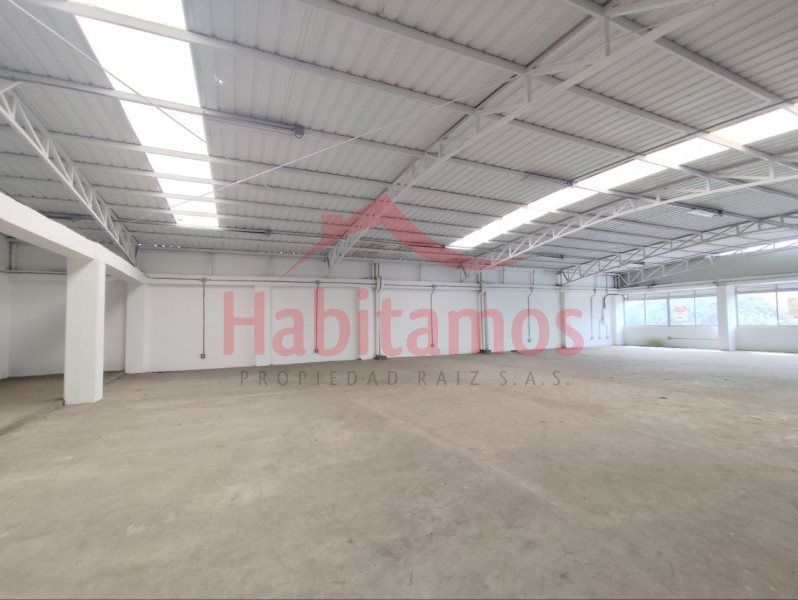 Bodega en arriendo Antioquia Medellín Castilla 422 m2 Habitaciones 0 Baños 2 Garajes 0 Precio $7000000