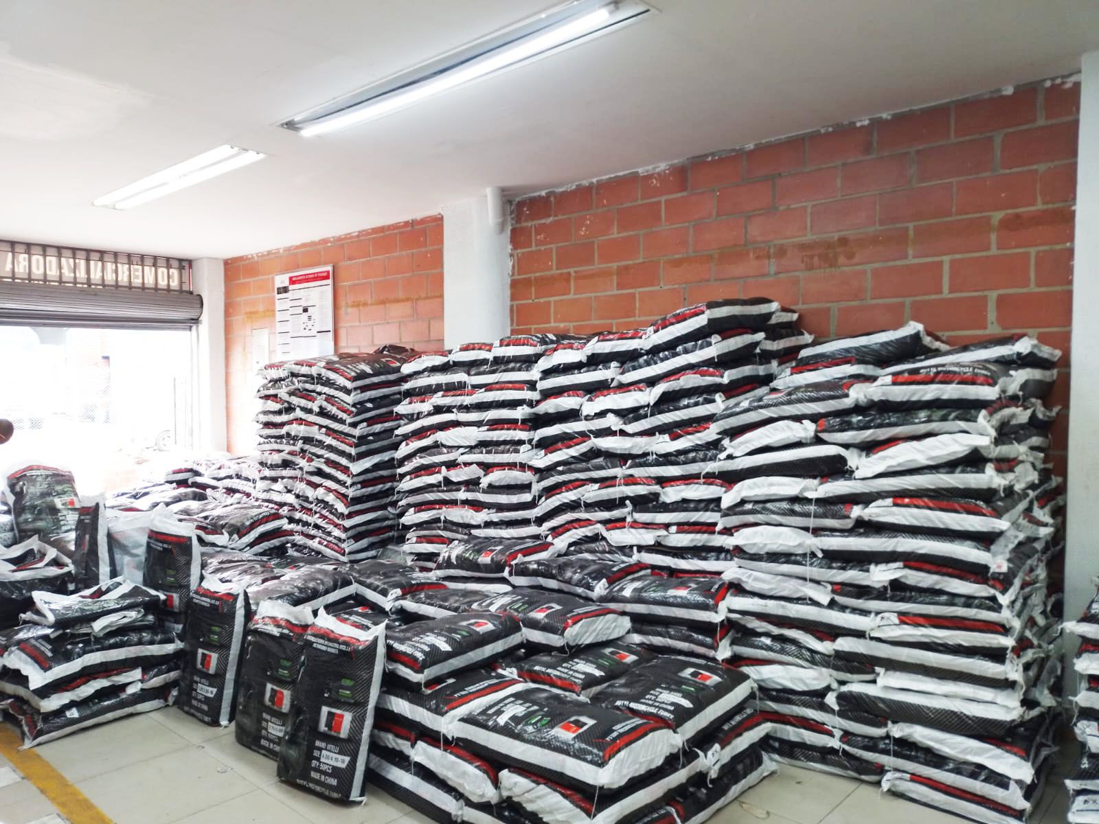 Bodega en arriendo Antioquia Itagüí San Fernando 120 m2 Habitaciones 0 Baños 0 Garajes 2 Precio $6800000