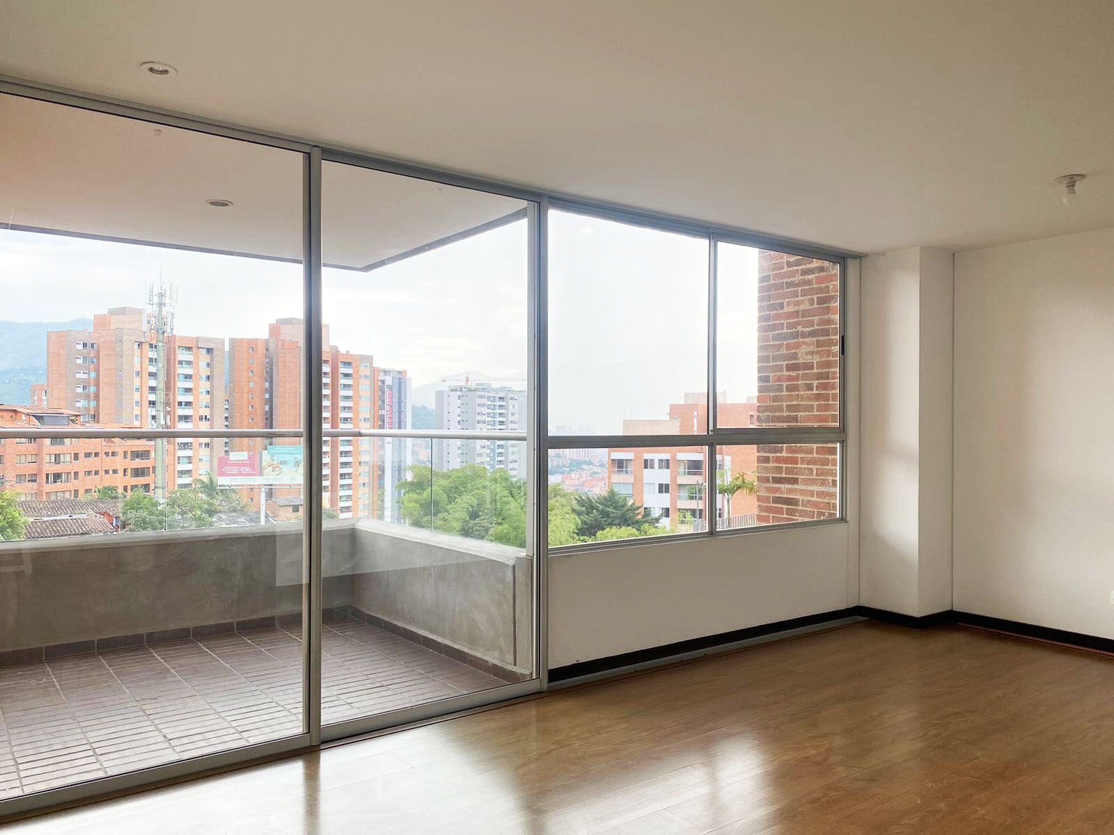 Apartamento en arriendo Antioquia Envigado Loma Del Atravesado 80 m2 Habitaciones 2 Baños 2 Garajes 3 Precio $3600000