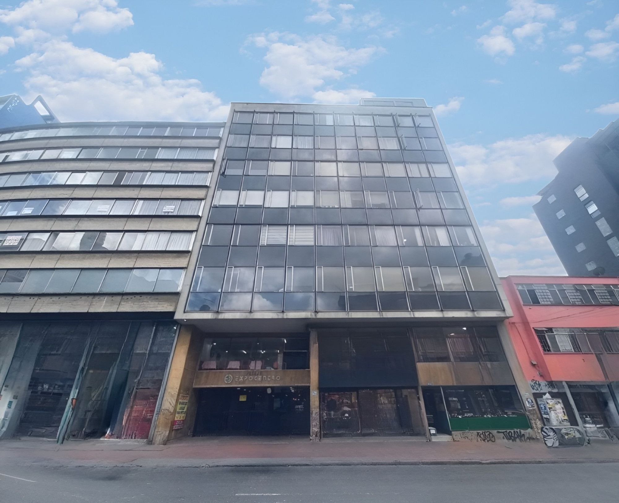 Inmuebles en Remate Oficina en venta Cundinamarca Bogotá Centro Fontibon 39 m2 Habitaciones 0 Baños 0 Garajes 1 Precio $160000000