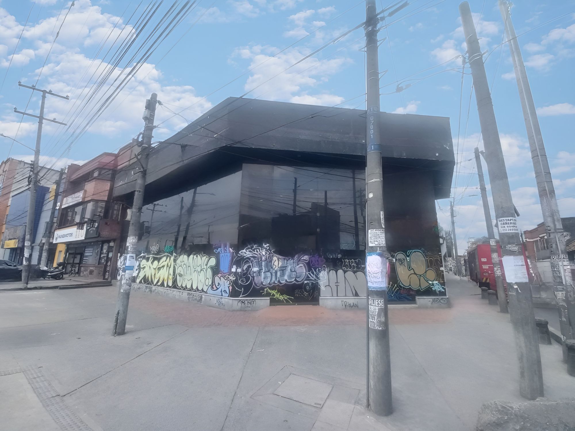 Inmuebles en Remate Oficina en venta Cundinamarca Bogotá Centro Fontibon 370 m2 Habitaciones 0 Baños 4 Garajes 0 Precio $1800000000