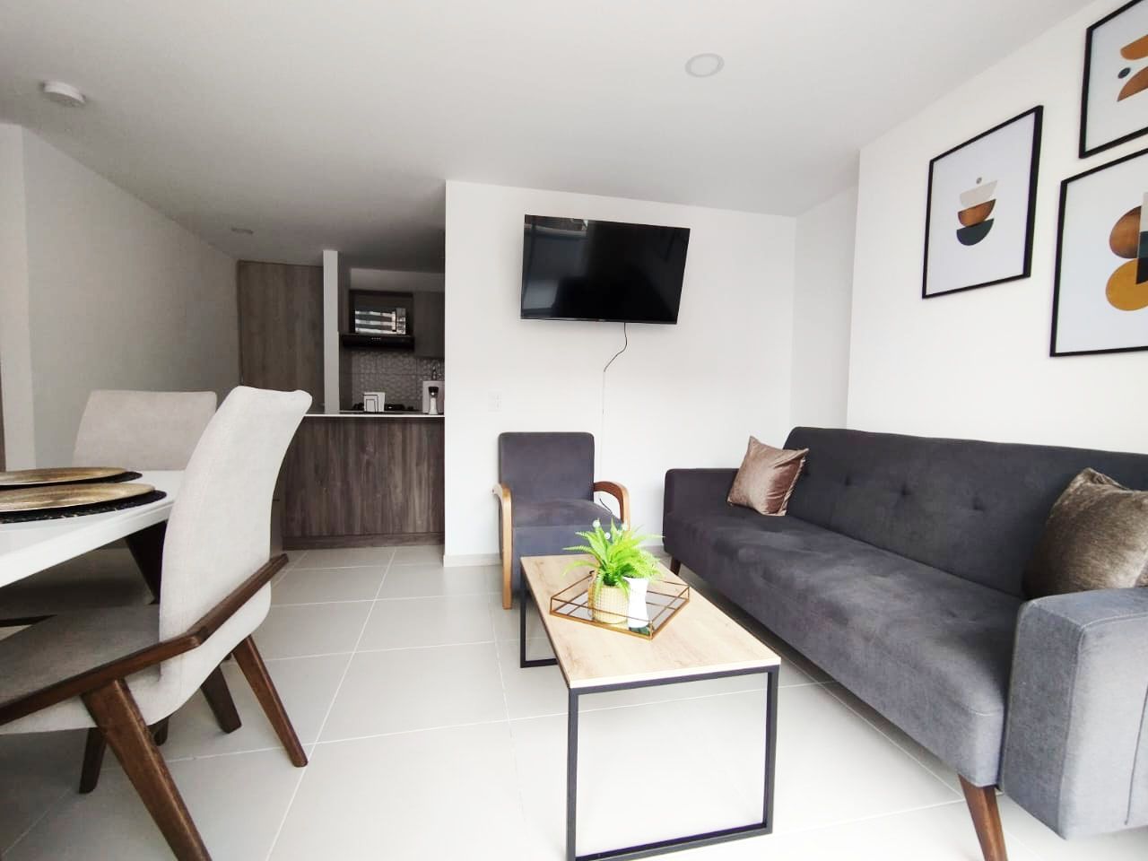 Apartamento en arriendo Antioquia Medellín San Diego 70 m2 Habitaciones 3 Baños 2 Garajes 2 Precio $5600000