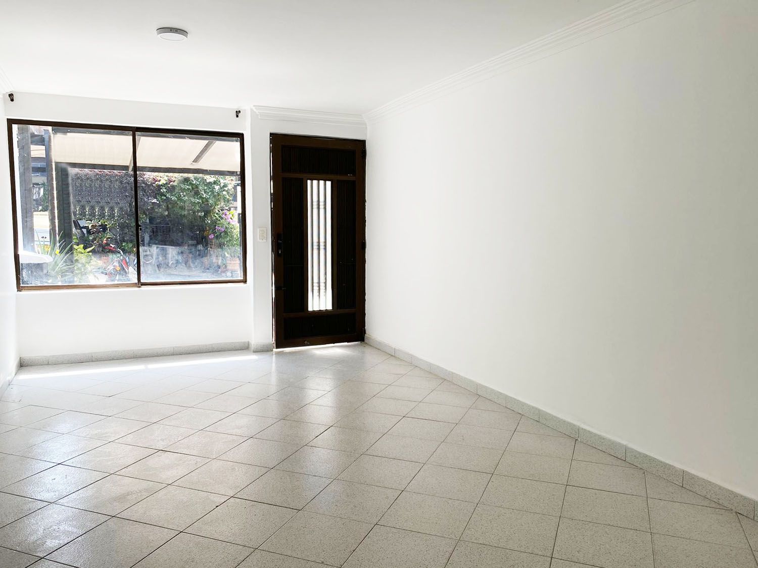 Casa en arriendo Antioquia Envigado Zona Centro 100 m2 Habitaciones 3 Baños 2 Garajes 2 Precio $3400000