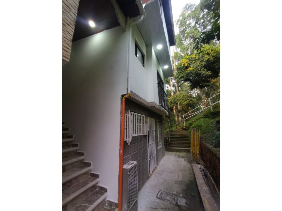 Casa en venta Antioquia Medellín Asomadera No1 250 m2 Habitaciones 3 Baños 2 Garajes 1 Precio $370000000