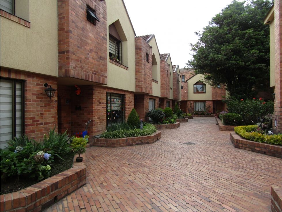 Casa en venta Cundinamarca Bogotá Atenas 204 m2 Habitaciones 3 Baños 4 Garajes 2 Precio $950000000