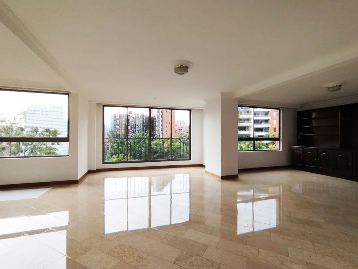 Apartamento en arriendo Antioquia Medellín Castropol 170 m2 Habitaciones 3 Baños 4 Garajes 3 Precio $5800000
