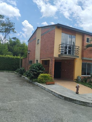 Casa en venta Risaralda Dosquebradas Campestre B 80 m2 Habitaciones 3 Baños 2 Garajes 3 Precio $330000000
