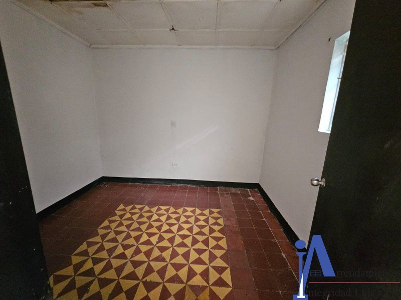 Casa en venta Antioquia Medellín Batallon Girardot 260 m2 Habitaciones 6 Baños 3 Garajes 0 Precio $670000000