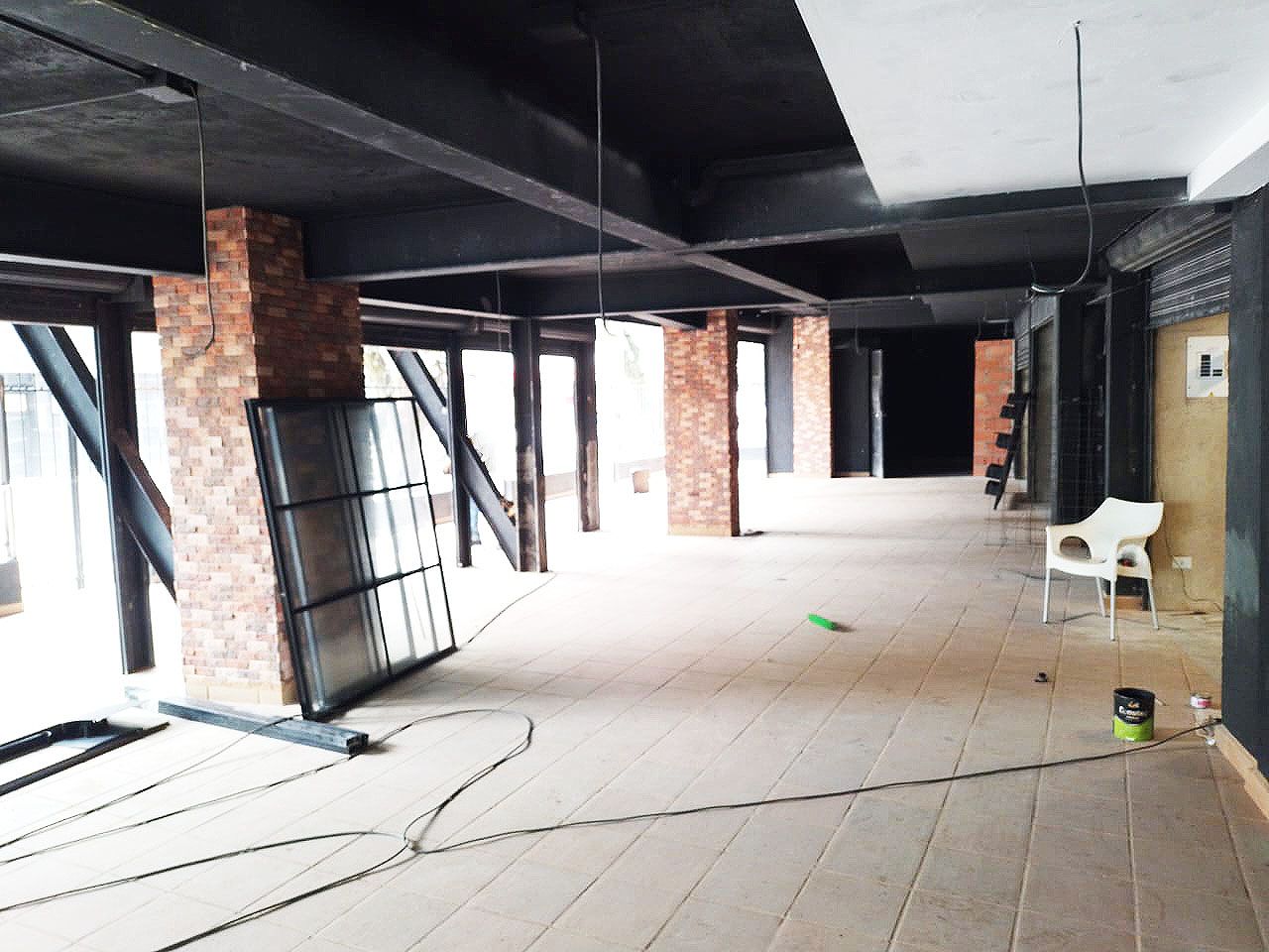 Local en arriendo Antioquia Medellín Florida Nueva 300 m2 Habitaciones 0 Baños 8 Garajes 1 Precio $17000000