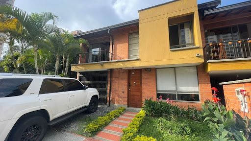 Casa en venta Antioquia Itagüí Santa María No 2 250 m2 Habitaciones 3 Baños 6 Garajes 3 Precio $1100000000