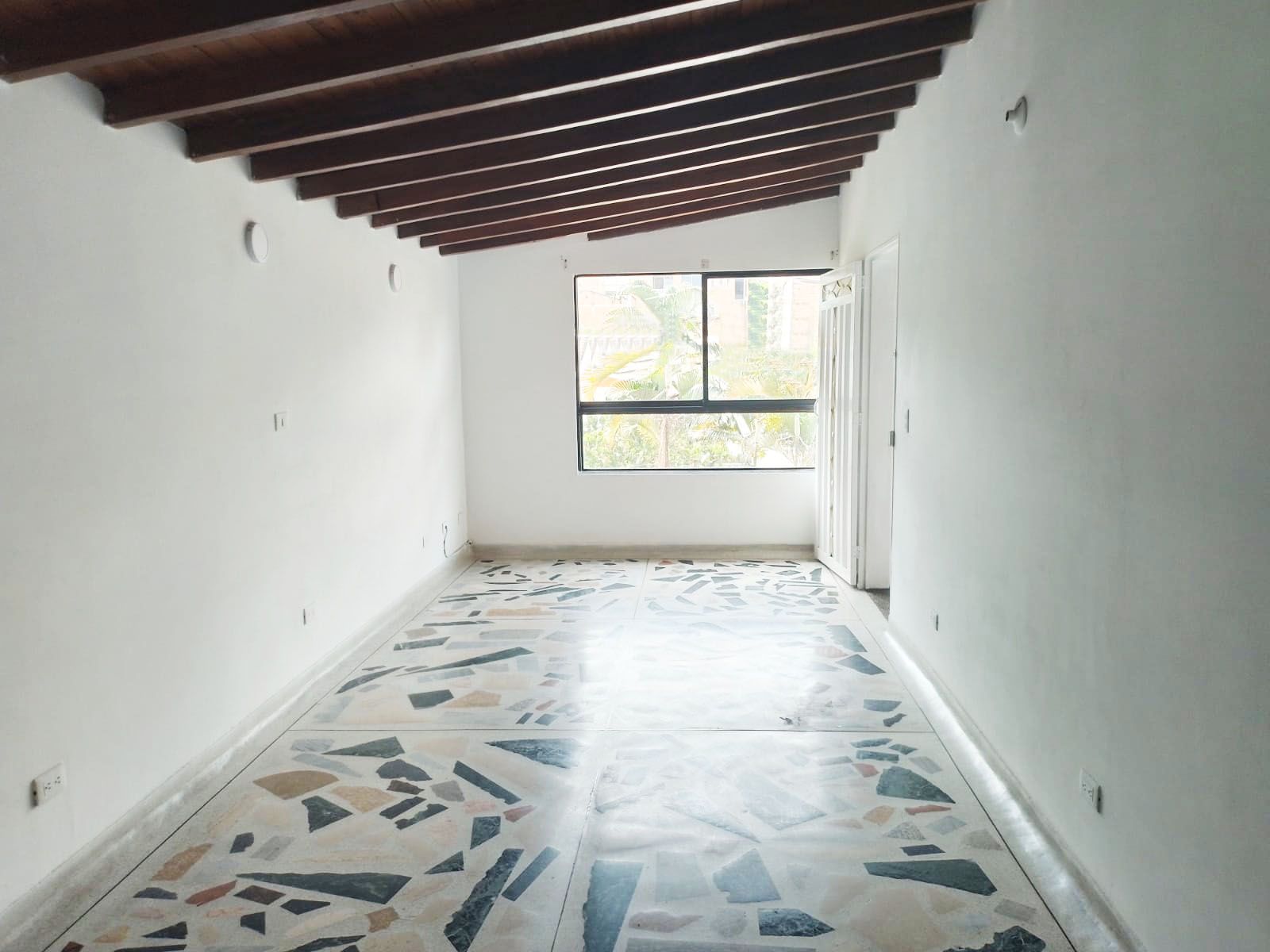 Apartamento en arriendo Antioquia Medellín Santa Teresita 75 m2 Habitaciones 3 Baños 2 Garajes 1 Precio $2200000