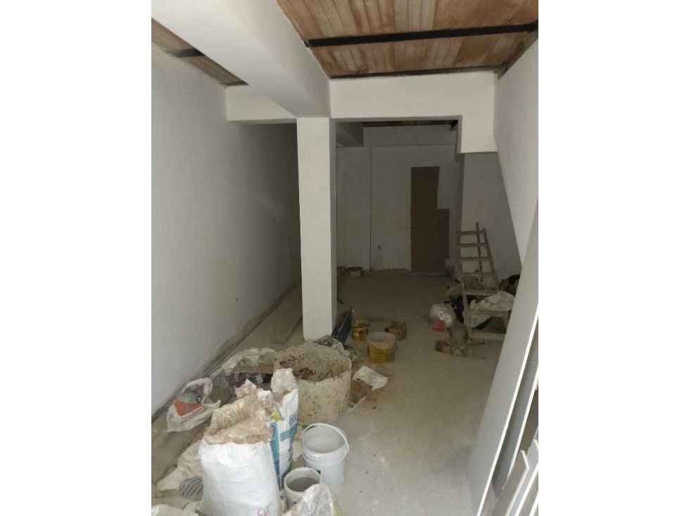 Local en arriendo Antioquia Medellín Manrique Central No1 32 m2 Habitaciones 0 Baños 0 Garajes 1 Precio $1555000