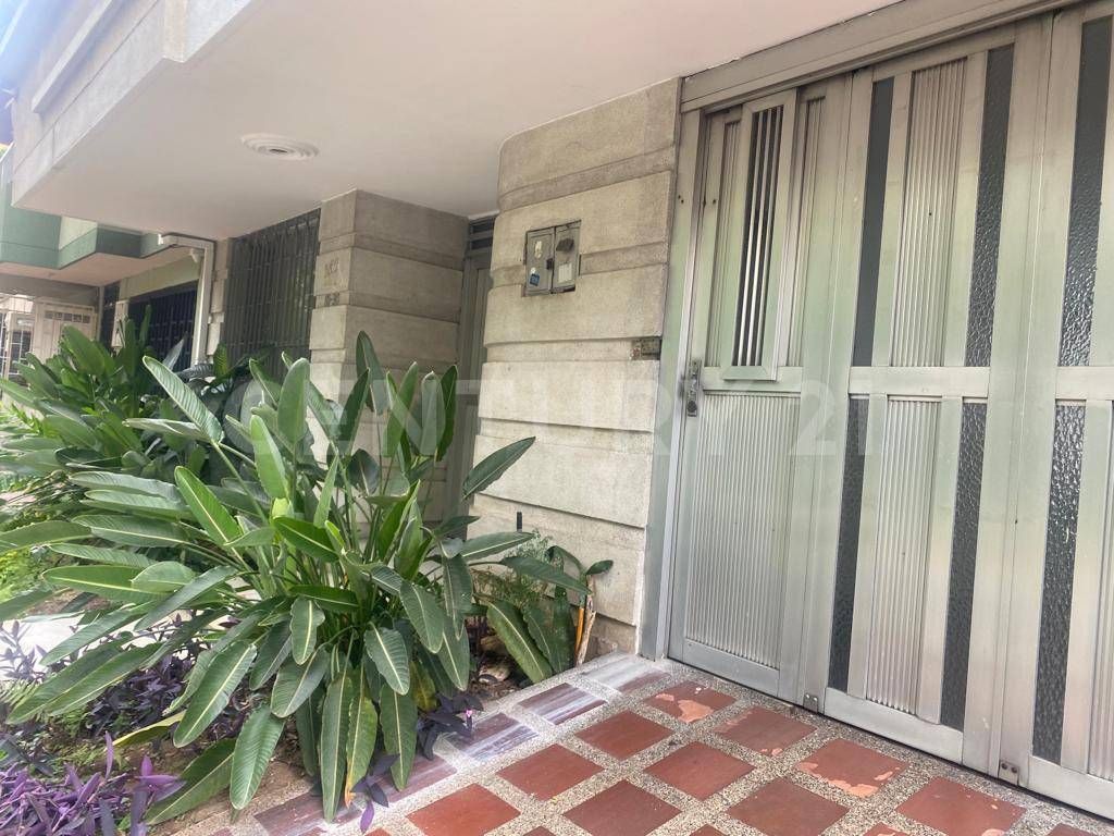 Casa en venta Antioquia Medellín La Castellana 267 m2 Habitaciones 4 Baños 4 Garajes 3 Precio $1300000000