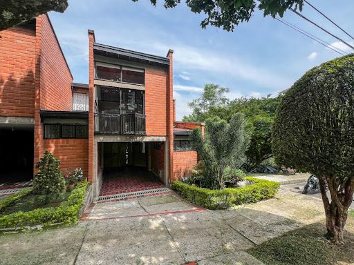 Casa en venta Antioquia Envigado El Esmeraldal 195 m2 Habitaciones 3 Baños 4 Garajes 2 Precio $1200000000