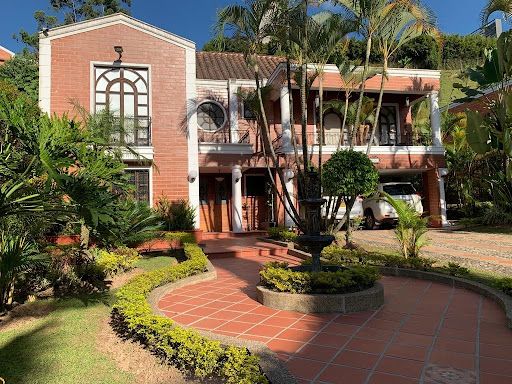 Casa en venta Antioquia Sabaneta Los Alcázares 500 m2 Habitaciones 5 Baños 13 Garajes 10 Precio $2500000000