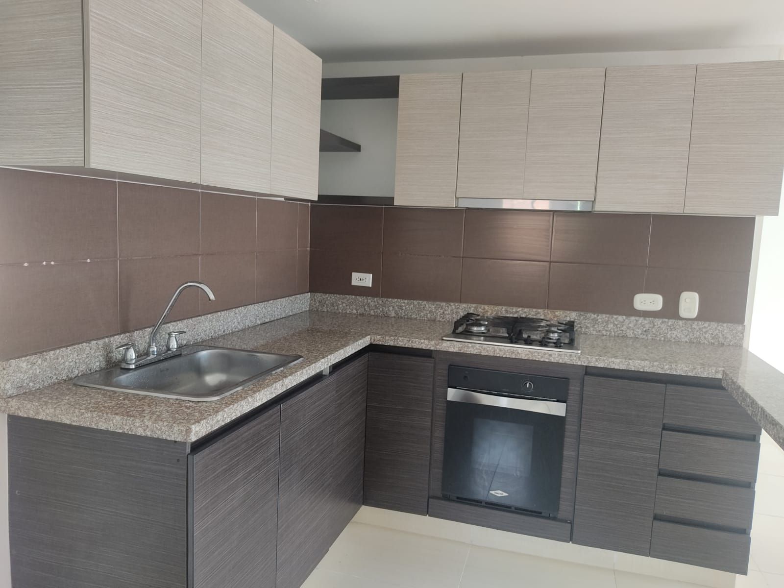 Apartamento en venta Tolima Ibagué Mirador De La Guabinal 85 m2 Habitaciones 3 Baños 2 Garajes 1 Precio $240000000