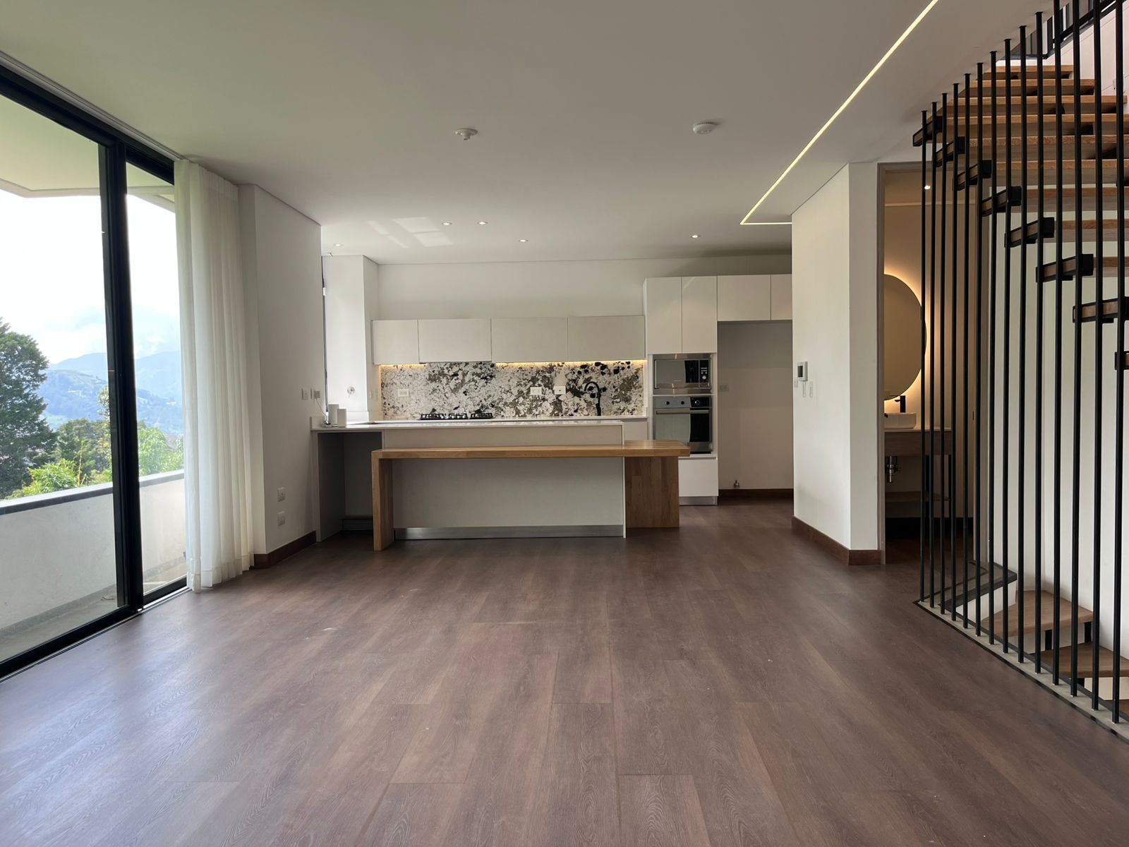 Casa en arriendo o venta Antioquia Envigado Asd 237 m2 Habitaciones 3 Baños 4 Garajes 4 Precio venta $2460000000 Precio arriendo $13000000