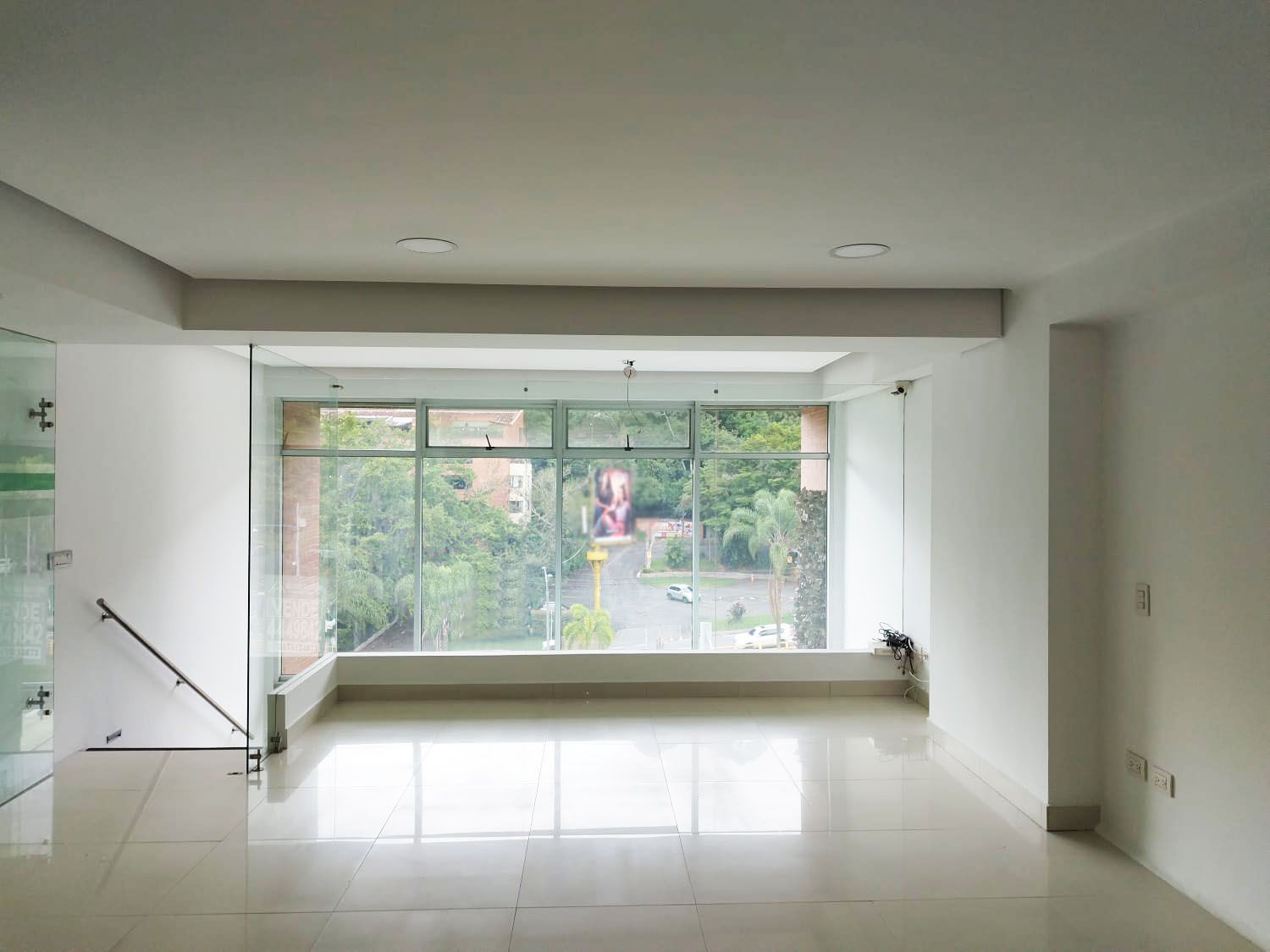 Local en arriendo o venta Antioquia Medellín Castropol 47 m2 Habitaciones 0 Baños 2 Garajes 2 Precio venta $480000000 Precio arriendo $4200000