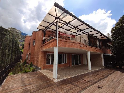 Casa en venta Antioquia Medellín El Tesoro 430 m2 Habitaciones 5 Baños 7 Garajes 5 Precio $2500000000