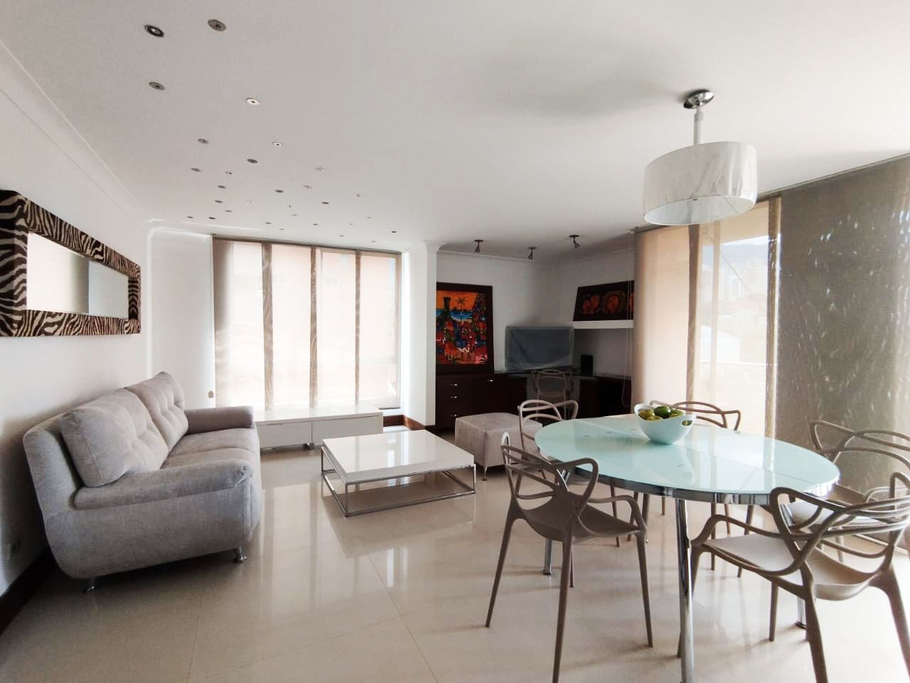 Apartamento en arriendo Antioquia Medellín La Linde 99 m2 Habitaciones 2 Baños 2 Garajes 3 Precio $7800000