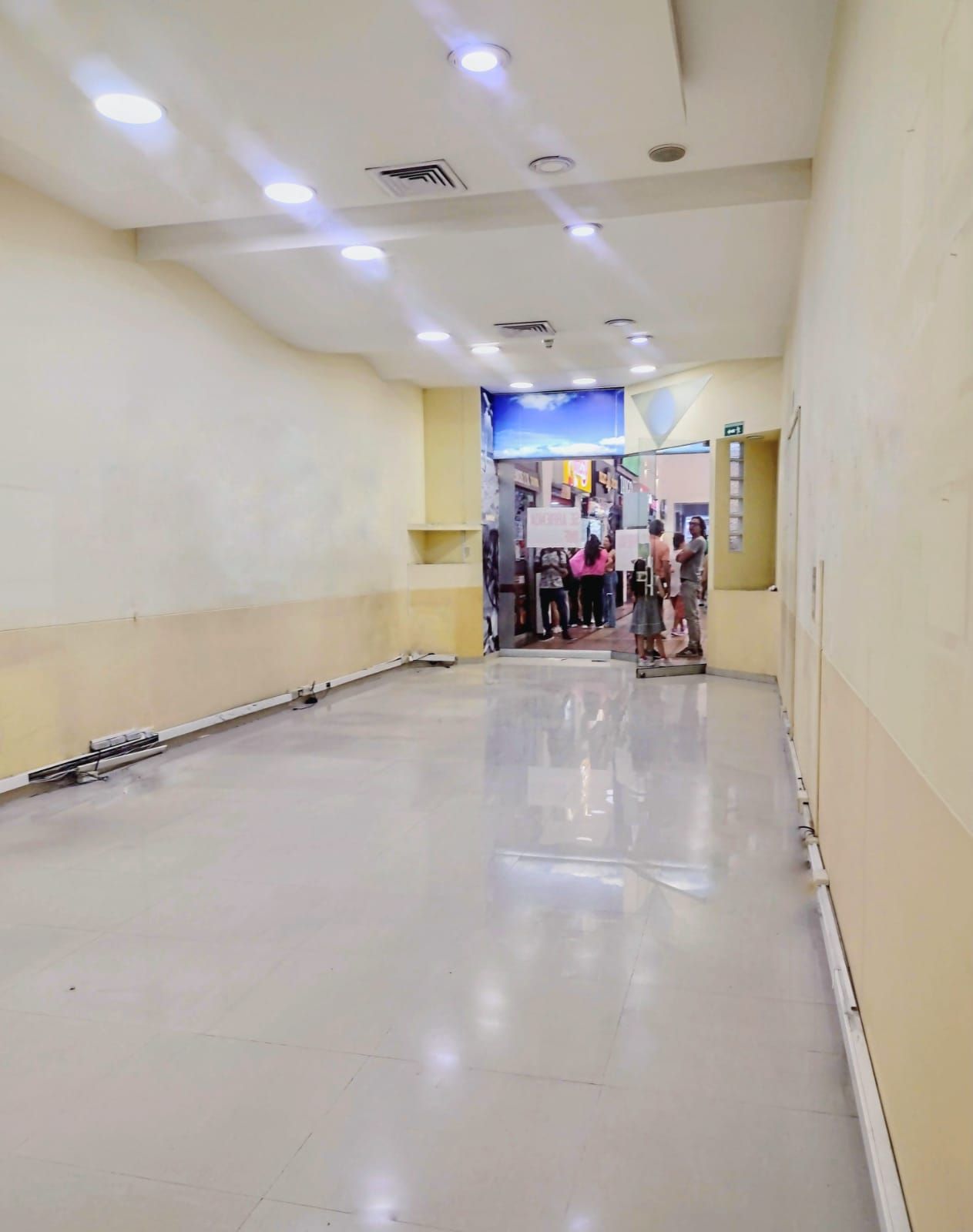 Local Comercial en venta Tolima Ibagué Multicentro 67 m2 Habitaciones 1 Baños 10 Garajes 1 Precio $1000000000