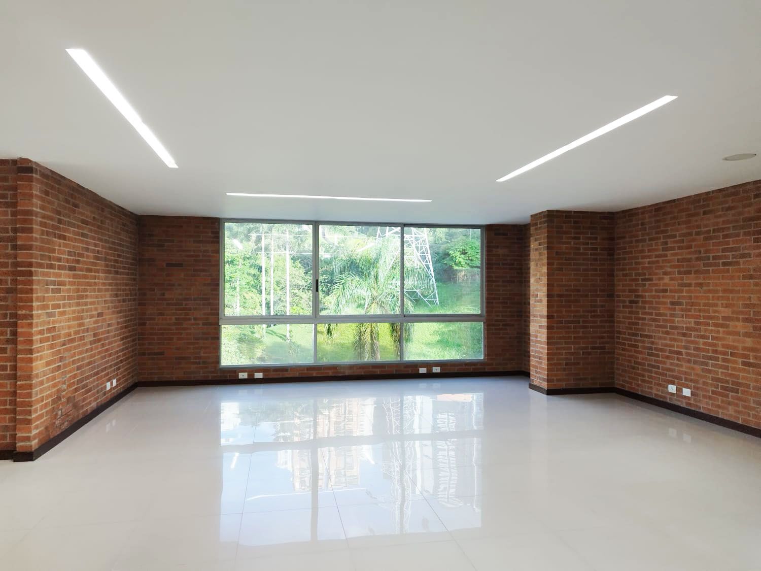 Oficina en arriendo Antioquia Medellín Castropol 127 m2 Habitaciones 0 Baños 2 Garajes 3 Precio $7700000