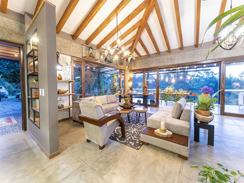 Casa en arriendo o venta Antioquia Rionegro San Antonio 430 m2 Habitaciones 3 Baños 6 Garajes 3 Precio venta $3600000000 Precio arriendo $15800000