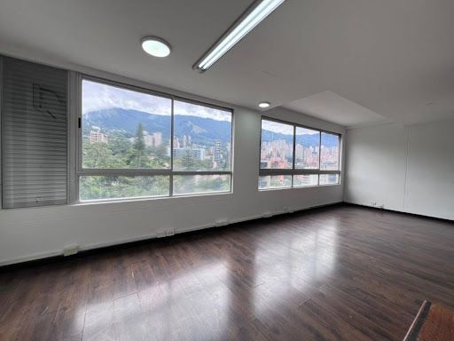 Oficina en venta Antioquia Medellín Las Palmas 100 m2 Habitaciones 0 Baños 2 Garajes 2 Precio $790000000