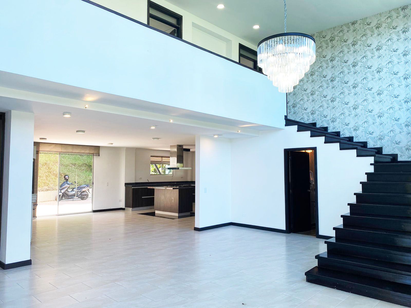 Casa en arriendo o venta Antioquia Rionegro El Porvenir 530 m2 Habitaciones 4 Baños 6 Garajes 4 Precio venta $3600000000 Precio arriendo $18600000