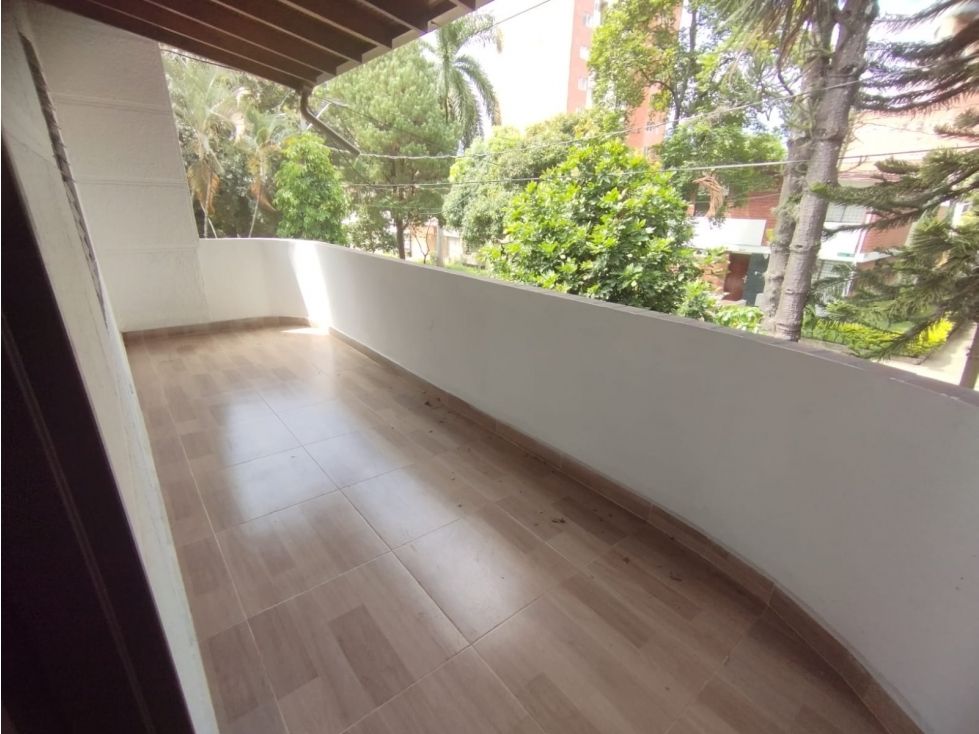 Oficina en arriendo Antioquia Medellín Calasanz 210 m2 Habitaciones 0 Baños 4 Garajes 1 Precio $5500000