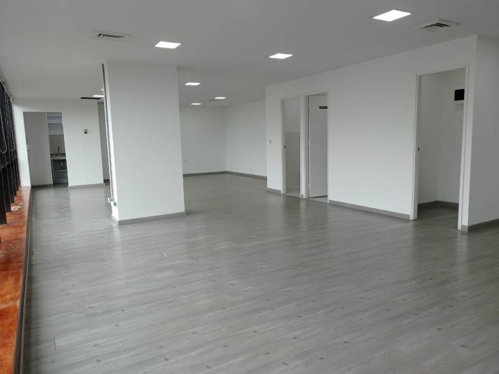 Oficina en arriendo o venta Antioquia Medellín Medellín 86 m2 Habitaciones 0 Baños 0 Garajes 2 Precio venta $770000000 Precio arriendo $6200000