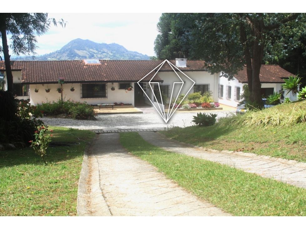 Finca en venta Antioquia La Ceja Centro 315 m2 Habitaciones 4 Baños 6 Garajes 3 Precio $1700000000