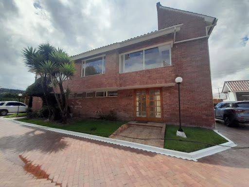 Casa en venta Cundinamarca Bogotá San José De Bavaria 240 m2 Habitaciones 5 Baños 4 Garajes 3 Precio $1980000000