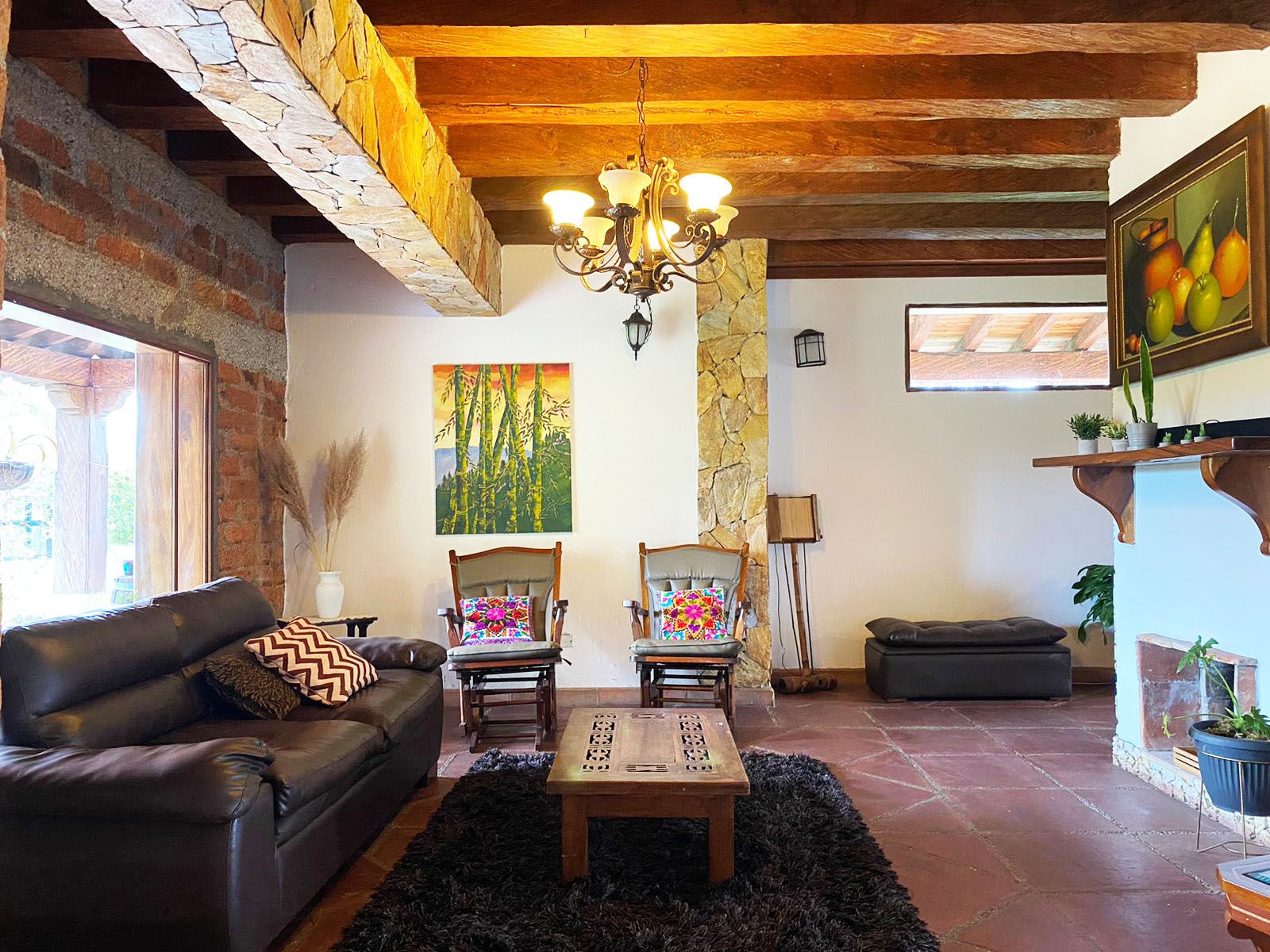 Casa en arriendo o venta Antioquia El Carmen De Viboral El Carmen De Viboral 650 m2 Habitaciones 4 Baños 6 Garajes 4 Precio venta $3500000000 Precio arriendo $13400000