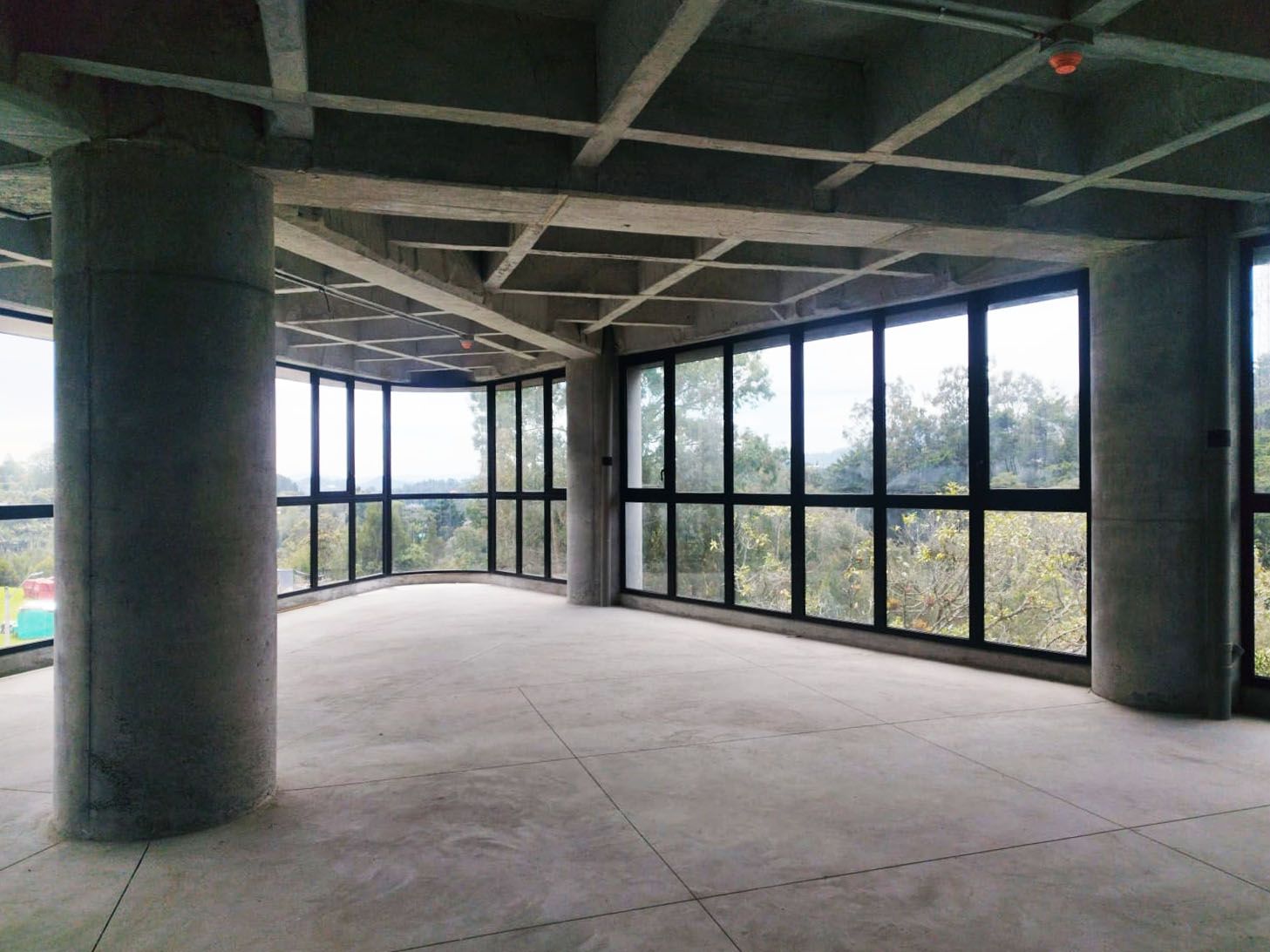 Oficina en arriendo o venta Antioquia Envigado Envigado 209 m2 Habitaciones 0 Baños 10 Garajes 3 Precio venta $2305000000 Precio arriendo $20000000