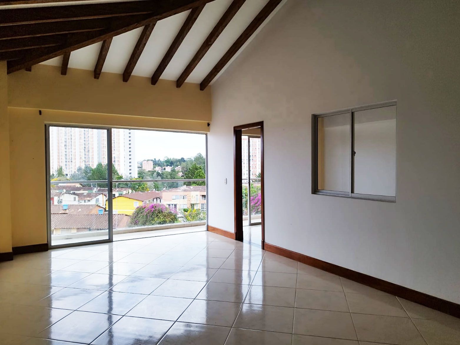 Apartamento en arriendo o venta Antioquia Rionegro Santa Ana 88 m2 Habitaciones 2 Baños 2 Garajes 2 Precio venta $390000000 Precio arriendo $1800000