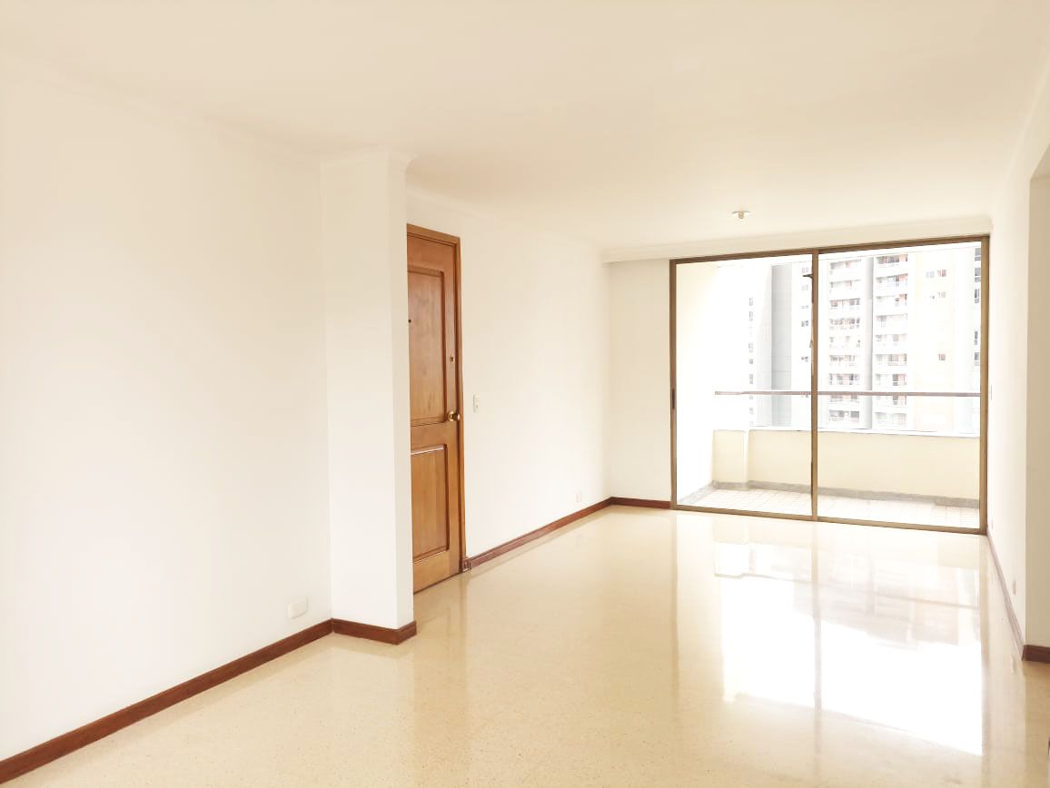 Apartamento en arriendo Antioquia Medellín Loma De Los Bernal 107 m2 Habitaciones 3 Baños 2 Garajes 2 Precio $3400000