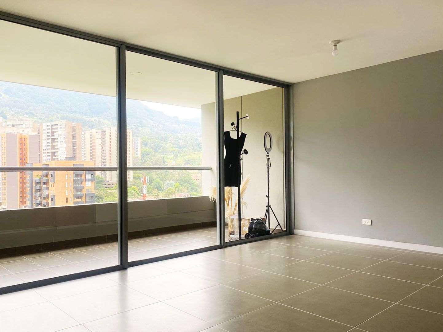 Apartamento en arriendo Antioquia Envigado La Inmaculada 87 m2 Habitaciones 2 Baños 4 Garajes 3 Precio $4850000