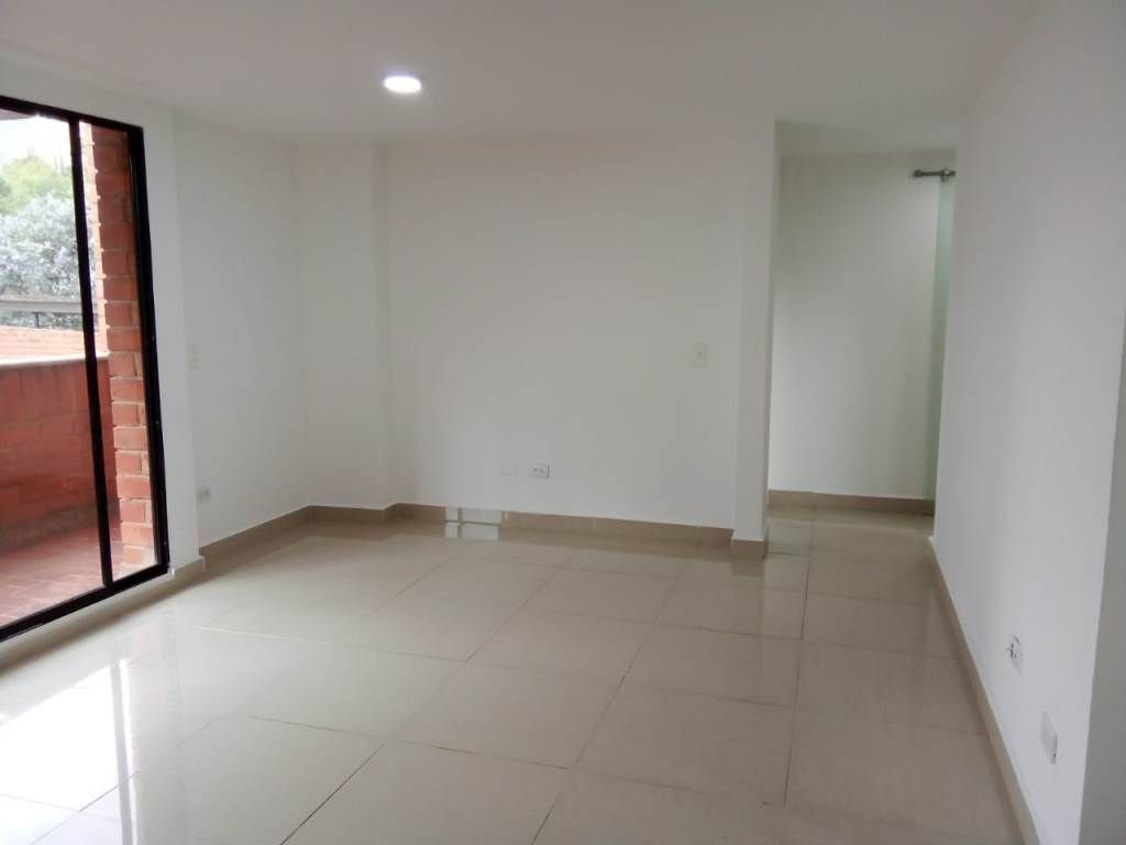 Apartamento en arriendo Antioquia Medellín Villanueva 86 m2 Habitaciones 3 Baños 2 Garajes 2 Precio $4000000