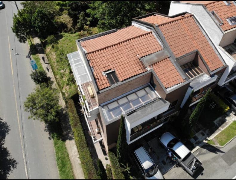 Casa en venta Antioquia La Estrella Bellavista 250 m2 Habitaciones 4 Baños 5 Garajes 3 Precio $1280000000