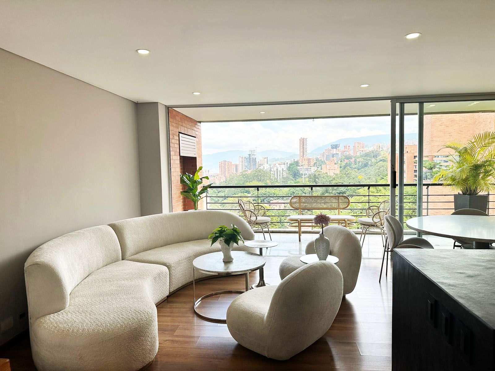 Apartamento en arriendo Antioquia Medellín San Lucas 160 m2 Habitaciones 2 Baños 4 Garajes 3 Precio $11300000