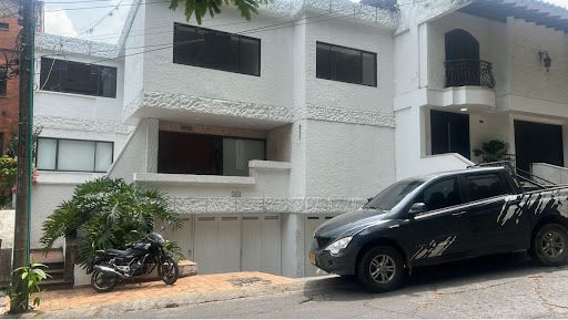 Casa en venta Valle Del Cauca Cali Santa Mónica 260 m2 Habitaciones 9 Baños 4 Garajes 1 Precio $650000000