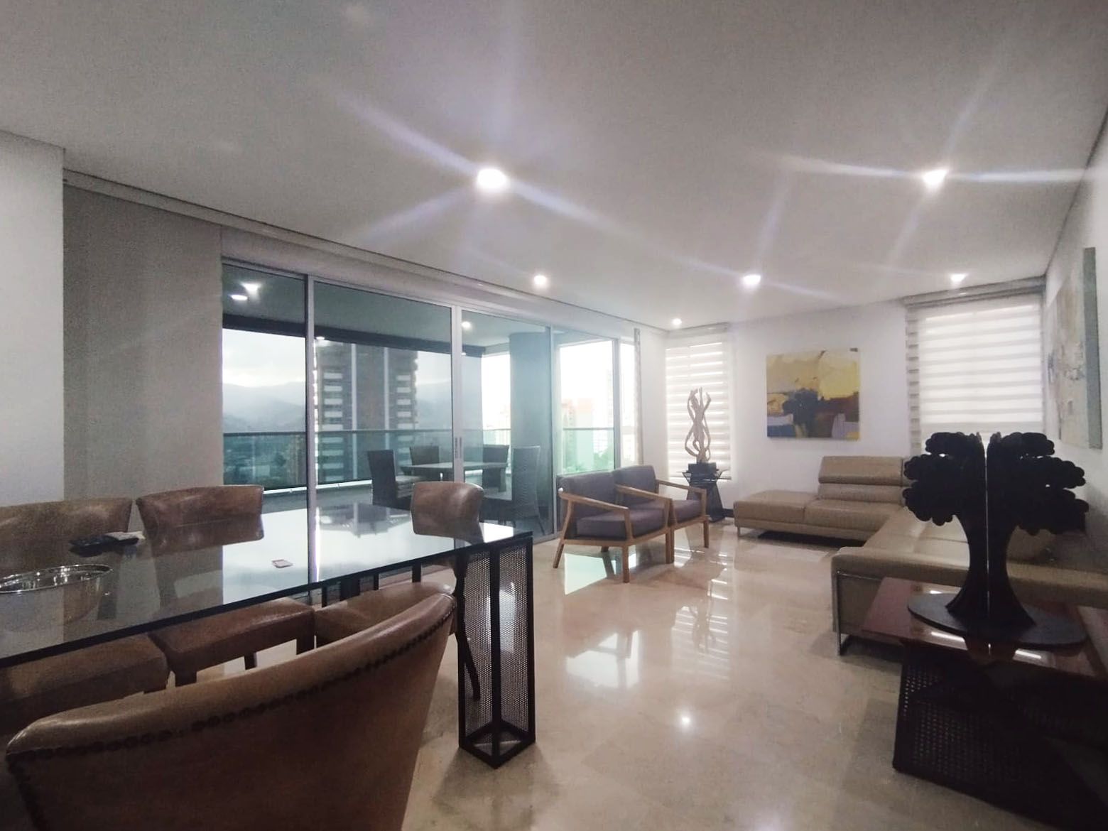 Apartamento en arriendo Antioquia Medellín Castropol 156 m2 Habitaciones 3 Baños 6 Garajes 3 Precio $12100000