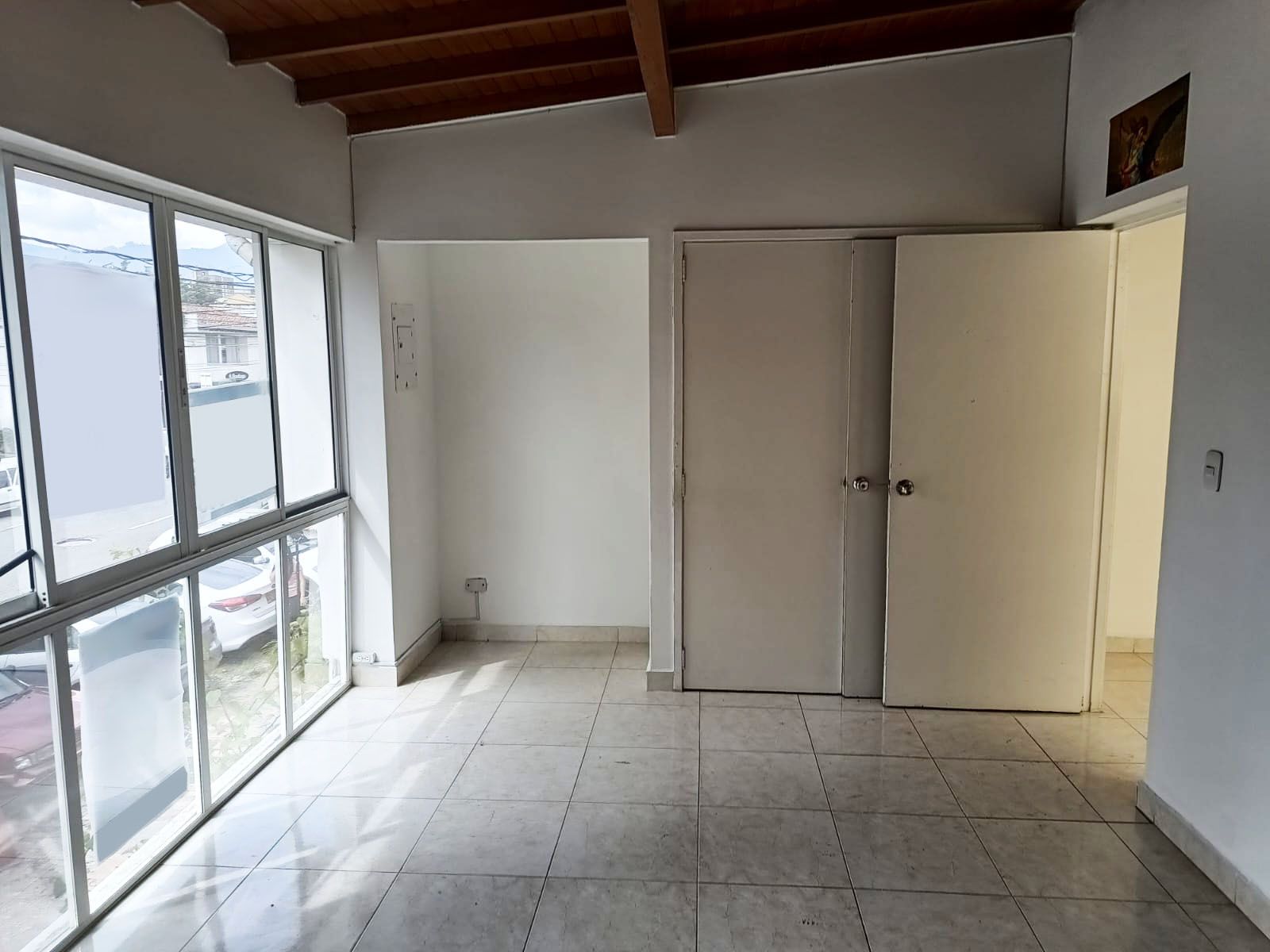 Oficina en arriendo Antioquia Medellín Los Conquistadores 170 m2 Habitaciones 0 Baños 2 Garajes 1 Precio $3100000