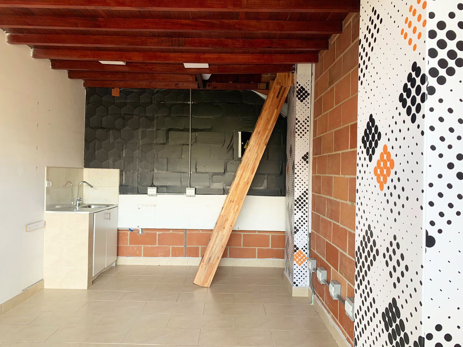 Local en arriendo o venta Antioquia Sabaneta Aliadas Del Sur 25 m2 Habitaciones 0 Baños 0 Garajes 1 Precio venta $375000000 Precio arriendo $3000000