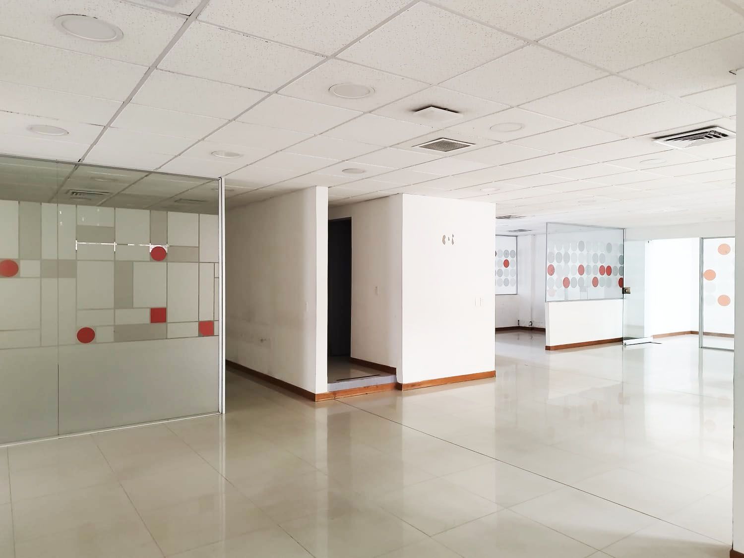 Oficina en arriendo Antioquia Medellín La Florida 276 m2 Habitaciones 0 Baños 6 Garajes 7 Precio $17000000
