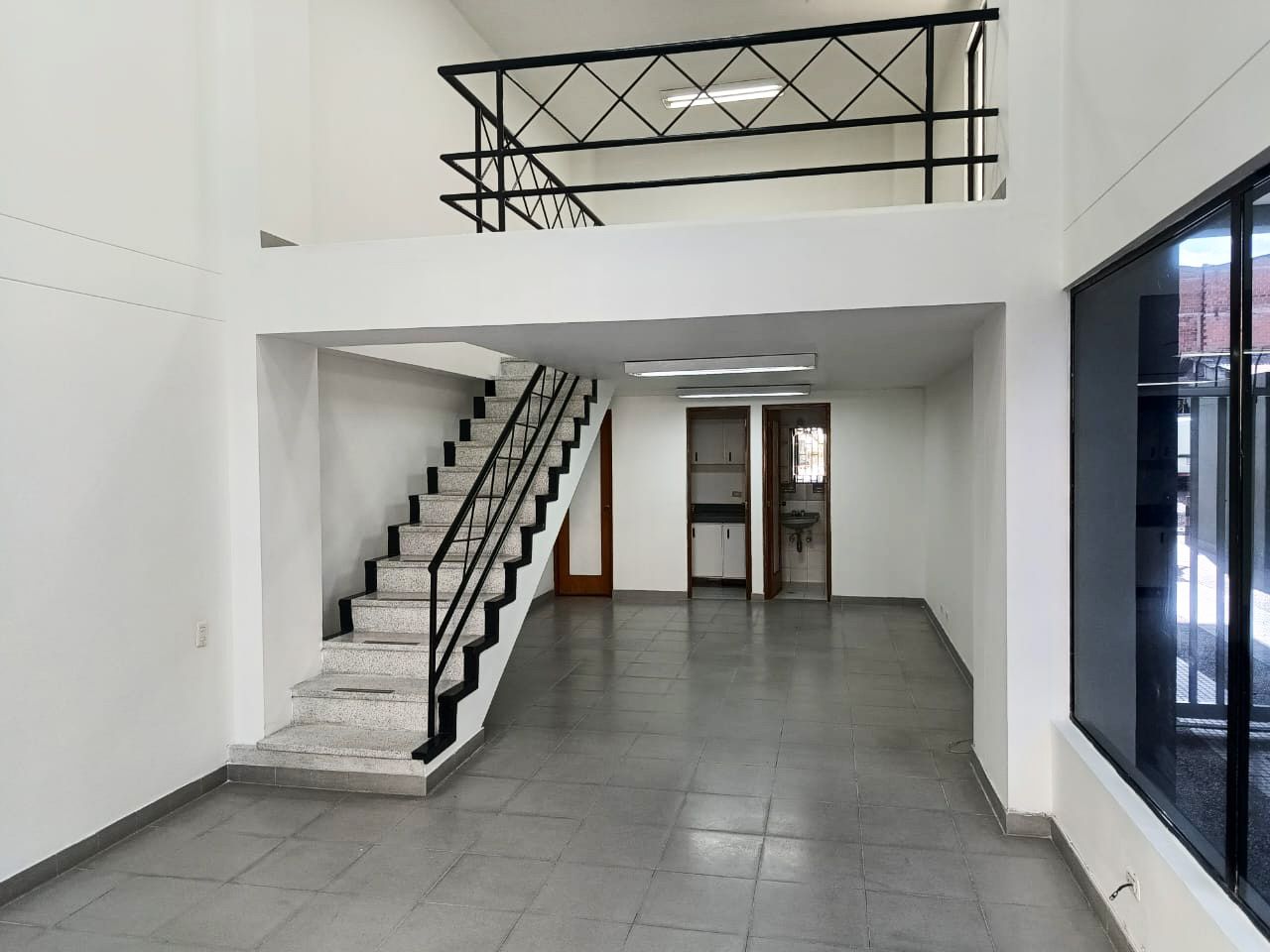 Local en arriendo Antioquia Medellín Laureles 90 m2 Habitaciones 0 Baños 0 Garajes 2 Precio $6250000